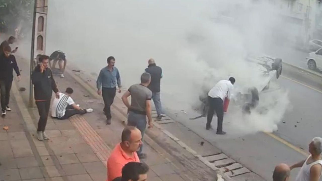 Mersin'de korkunç trafik kazası! Ortalık savaş alanına döndü, bir kadın metrelerce sürüklenip can verdi Mersin'de korkunç trafik kazası! Ortalık savaş alanına döndü, bir kadın metrelerce sürüklenip can verdi - 2. Resim