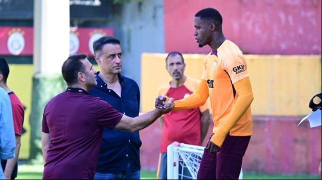 Okan Buruk ile Zaha arasında neler yaşandı? Zaha forma istedi, Buruk resti çekti Okan Buruk ile Zaha arasında neler yaşandı? Zaha forma istedi, Buruk resti çekti - 1. Resim