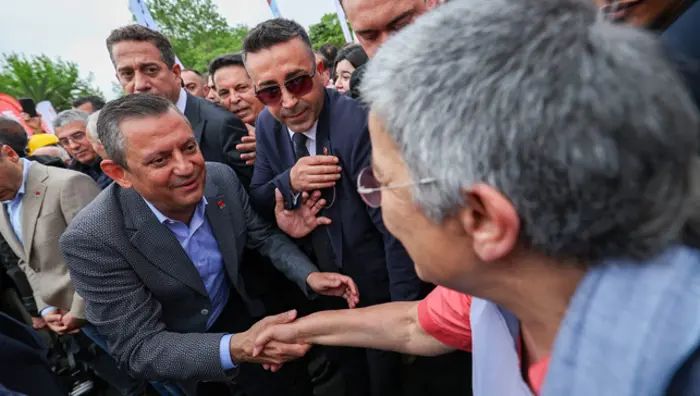 TSK'ya iftira atmıştı, 1 Mayıs'a damga vurdu! İmamoğlu ile Özel'e Fincancı tepkisi TSK'ya iftira atmıştı, 1 Mayıs'a damga vurdu! İmamoğlu ile Özel'e Fincancı tepkisi - 1. Resim