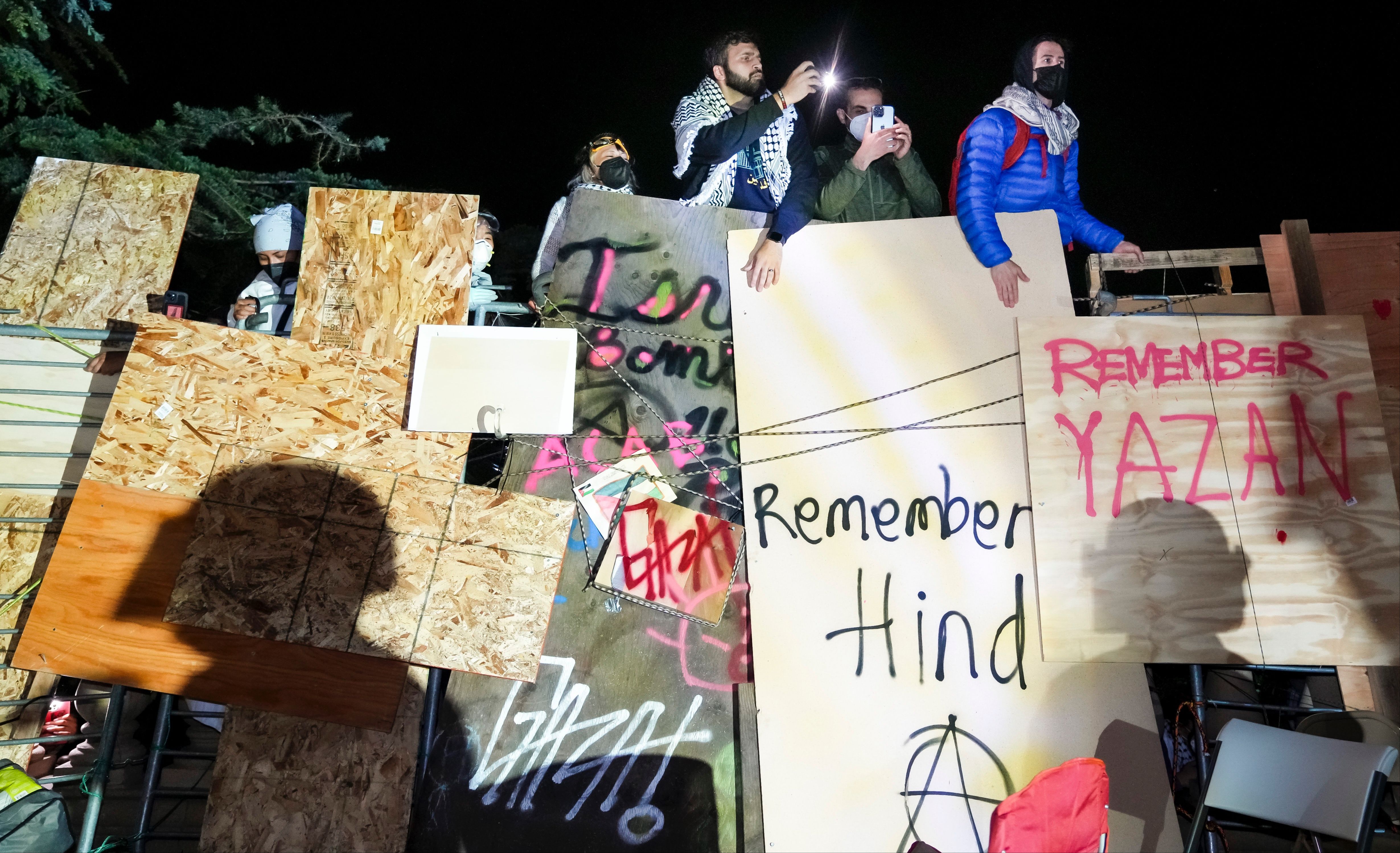 ABD'de Filistin protestoları gittikçe alevleniyor! Bugün de 132 öğrenciye gözaltı - 1. Resim