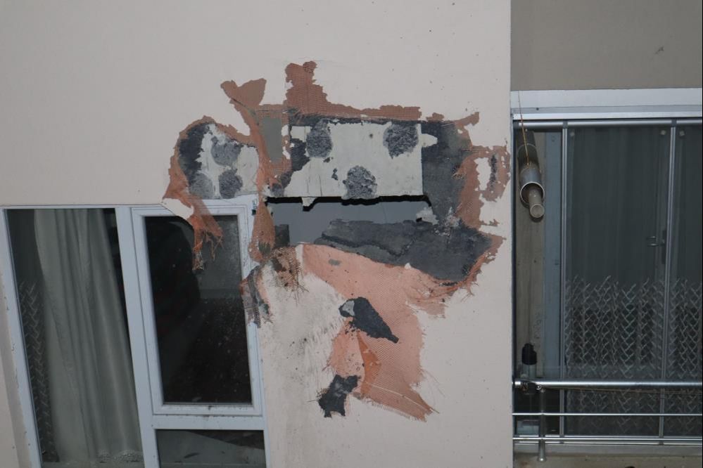 Ankara'da alkollü sürücü bir binanın 3. katına daldı! Evin duvarı yıkıldı... - 3. Resim