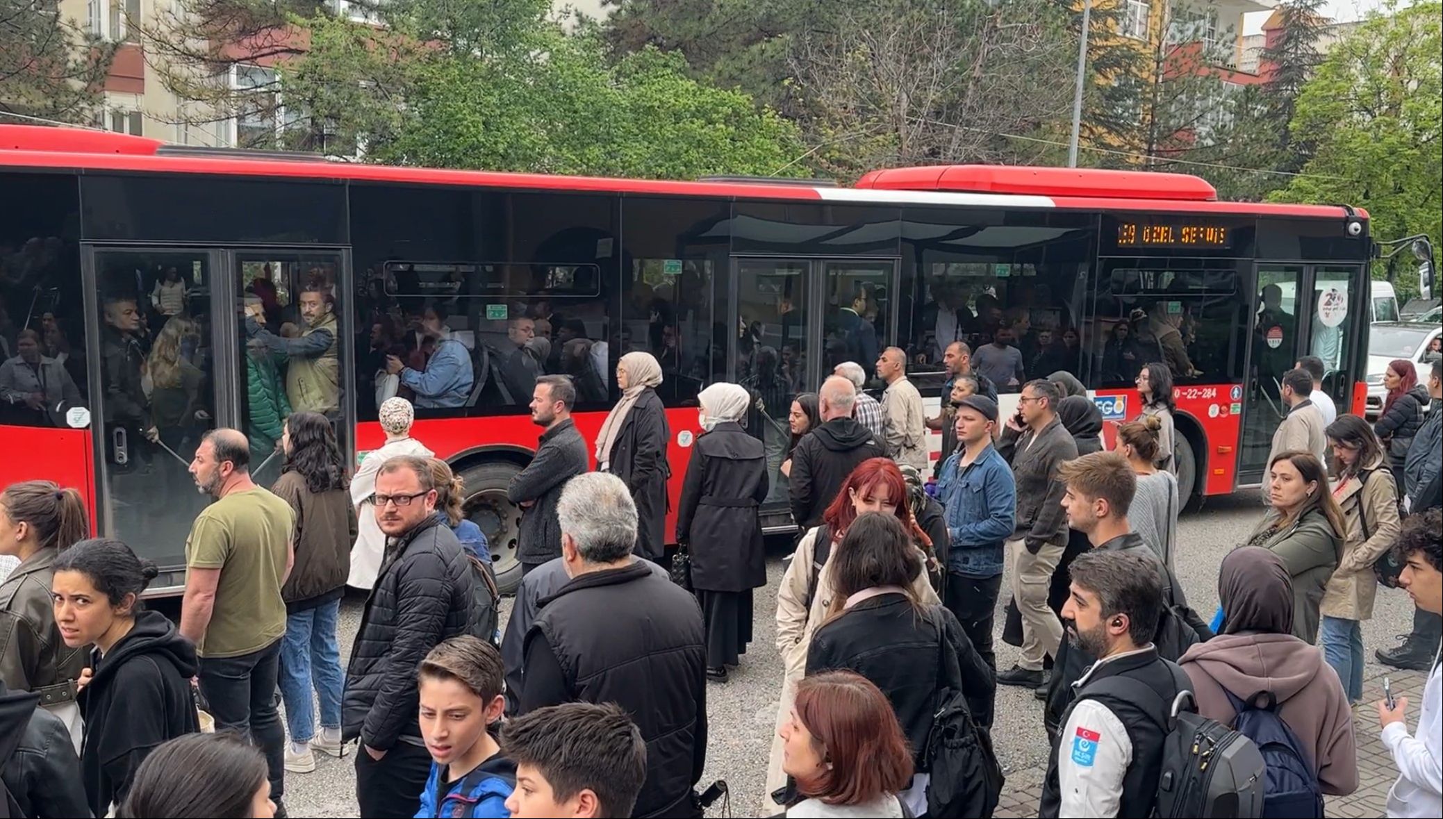 Ankara'da kuvvetli yağış nedeniyle metro seferlerinde aksama yaşandı - 1. Resim