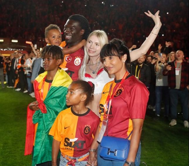 Galatasaray'ın eski yıldızı Bafetimbi Gomis'ten flaş Mauro Icardi iddiası: 