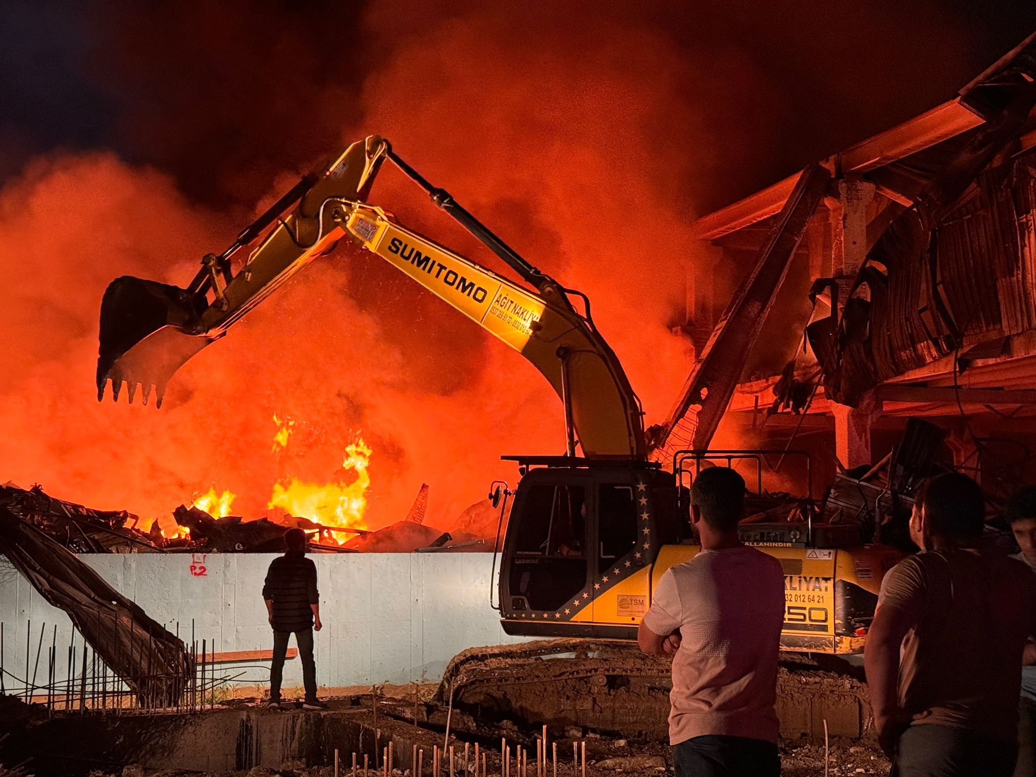 Motosiklet üretim tesisi alev alev! Adana'da büyün yangın - 3. Resim