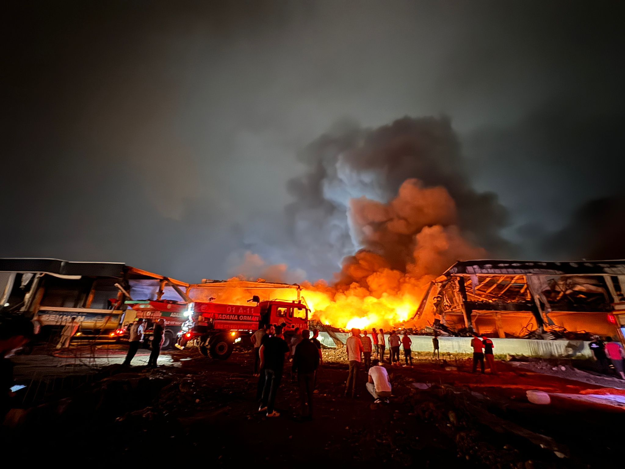 Motosiklet üretim tesisi alev alev! Adana'da büyün yangın - 4. Resim