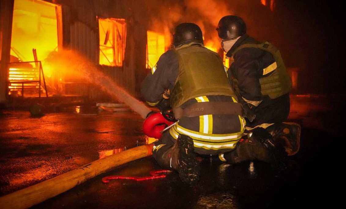 Odesa'ya Rus füzesi saldırısı! Çıkan yangında 14 kişi yaralandı Odesa'ya Rus füzesi saldırısı! Çıkan yangında 14 kişi yaralandı - 2. Resim