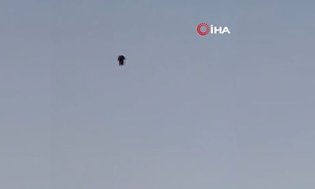Türkiye'nin dört bir yanında görüldü! İstanbul'da gökyüzünde tedirgin eden garip cisim... Türkiye'nin dört bir yanında görüldü! İstanbul'da gökyüzünde tedirgin eden garip cisim... - 1. Resim