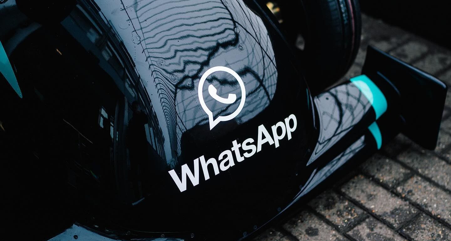 WhatsApp, Mercedes-AMG Petronas F1 Takımı ortaklığıyla yeni bir yarış arabası emojisini tanıttı! - 3. Resim