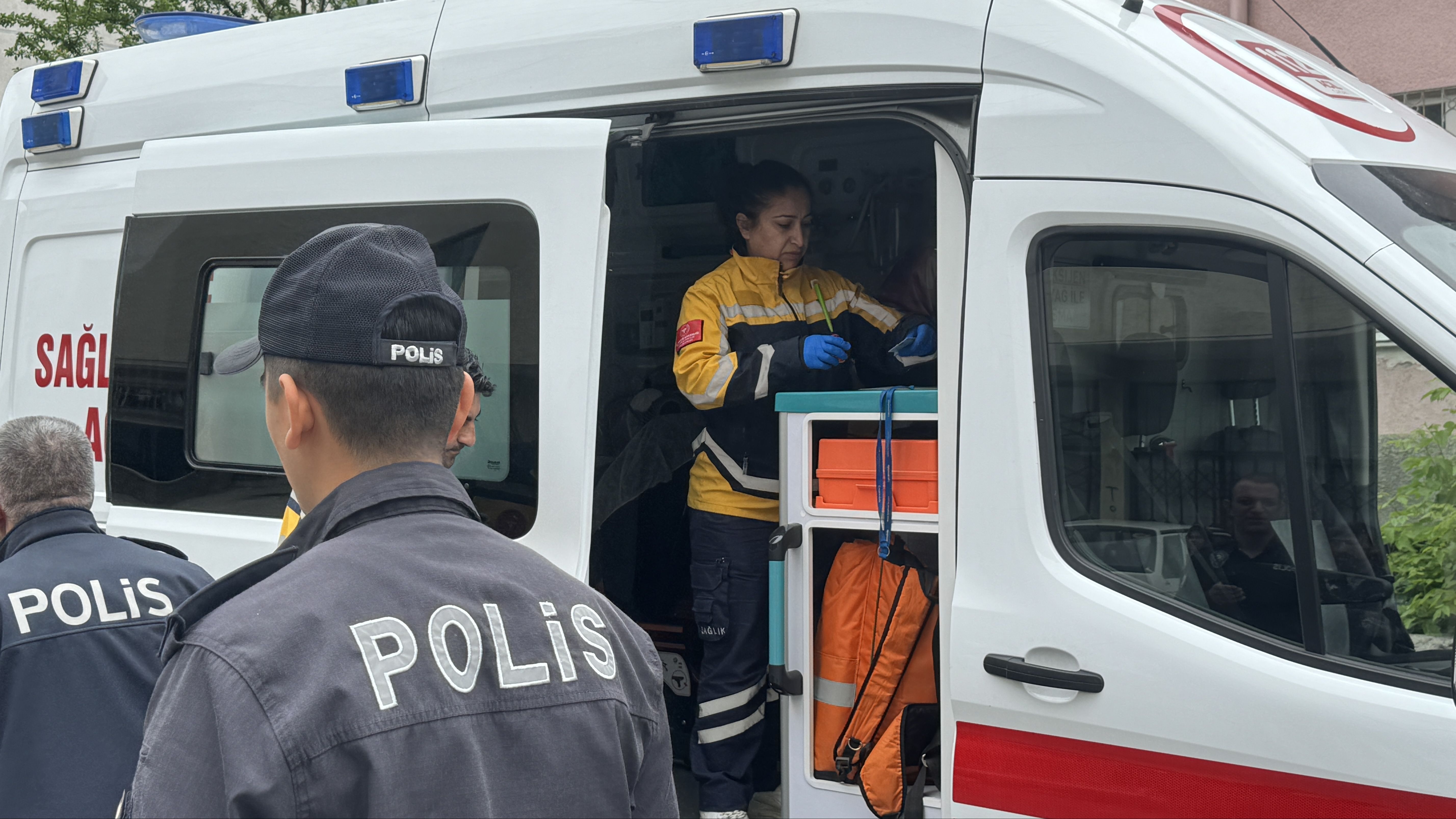 Baba-kız arasında taşlı, bıçaklı kavga! - 1. Resim