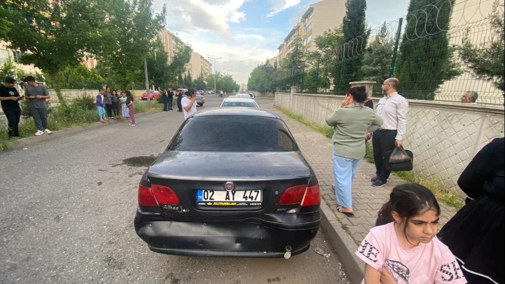 Diyarbakır'da çocuk sürücü ortalığı savaş alanına çevirdi, 4 araç hasar aldı - 5. Resim