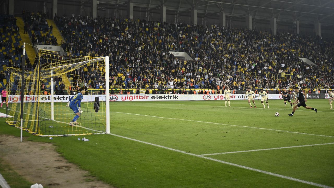 Emre Belözoğlu'na son dakika şoku! Ankaragücü ile Alanyaspor puanları paylaştı - 1. Resim