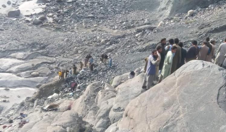 Katliam gibi kaza! Yolcu otobüsü vadiye uçtu: Ölü ve yaralılar var Katliam gibi kaza! Yolcu otobüsü vadiye uçtu: Ölü ve yaralılar var - 1. Resim