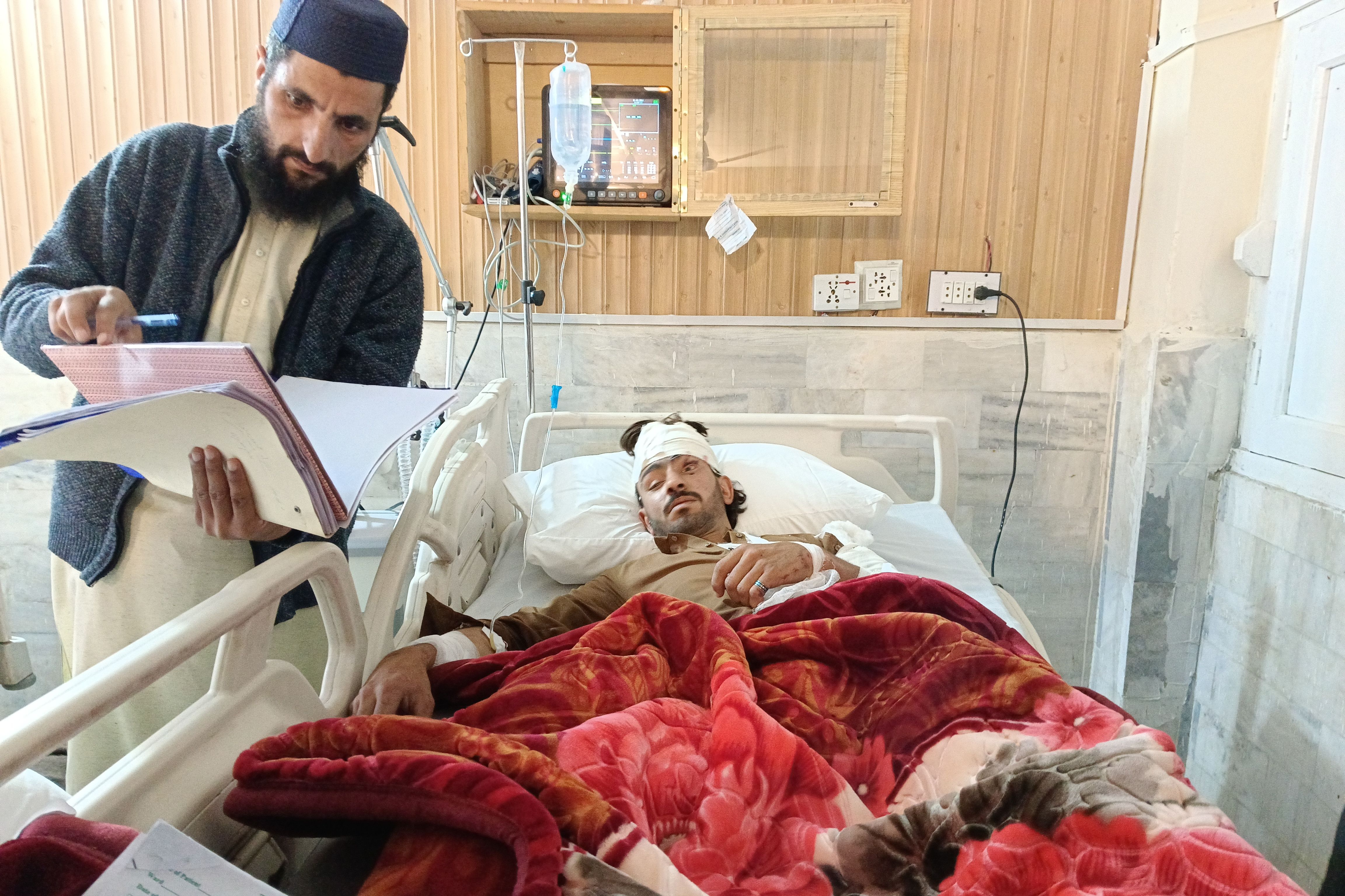 Katliam gibi kaza! Yolcu otobüsü vadiye uçtu: Ölü ve yaralılar var Katliam gibi kaza! Yolcu otobüsü vadiye uçtu: Ölü ve yaralılar var - 3. Resim