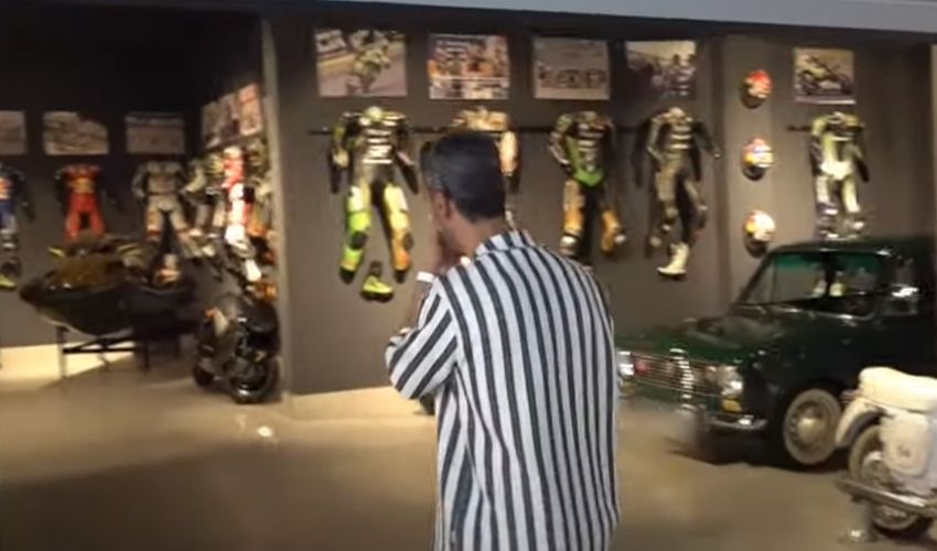 Kenan Sofuoğlu müzeyi andıran evinin kapılarını açtı! İçinde yok yok Kenan Sofuoğlu müzeyi andıran evinin kapılarını açtı! İçinde yok yok - 3. Resim