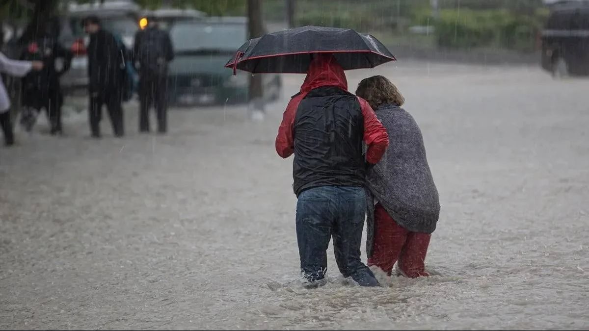 Meteoroloji uyardı, kışlıkları kaldırmayın! 20 il alarm verdi, kuvvetli yağış geliyor - 6. Resim