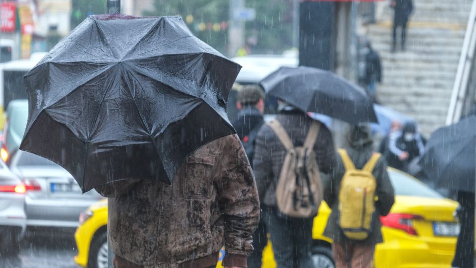 Meteoroloji uyardı, kışlıkları kaldırmayın! 20 il alarm verdi, kuvvetli yağış geliyor - 3. Resim