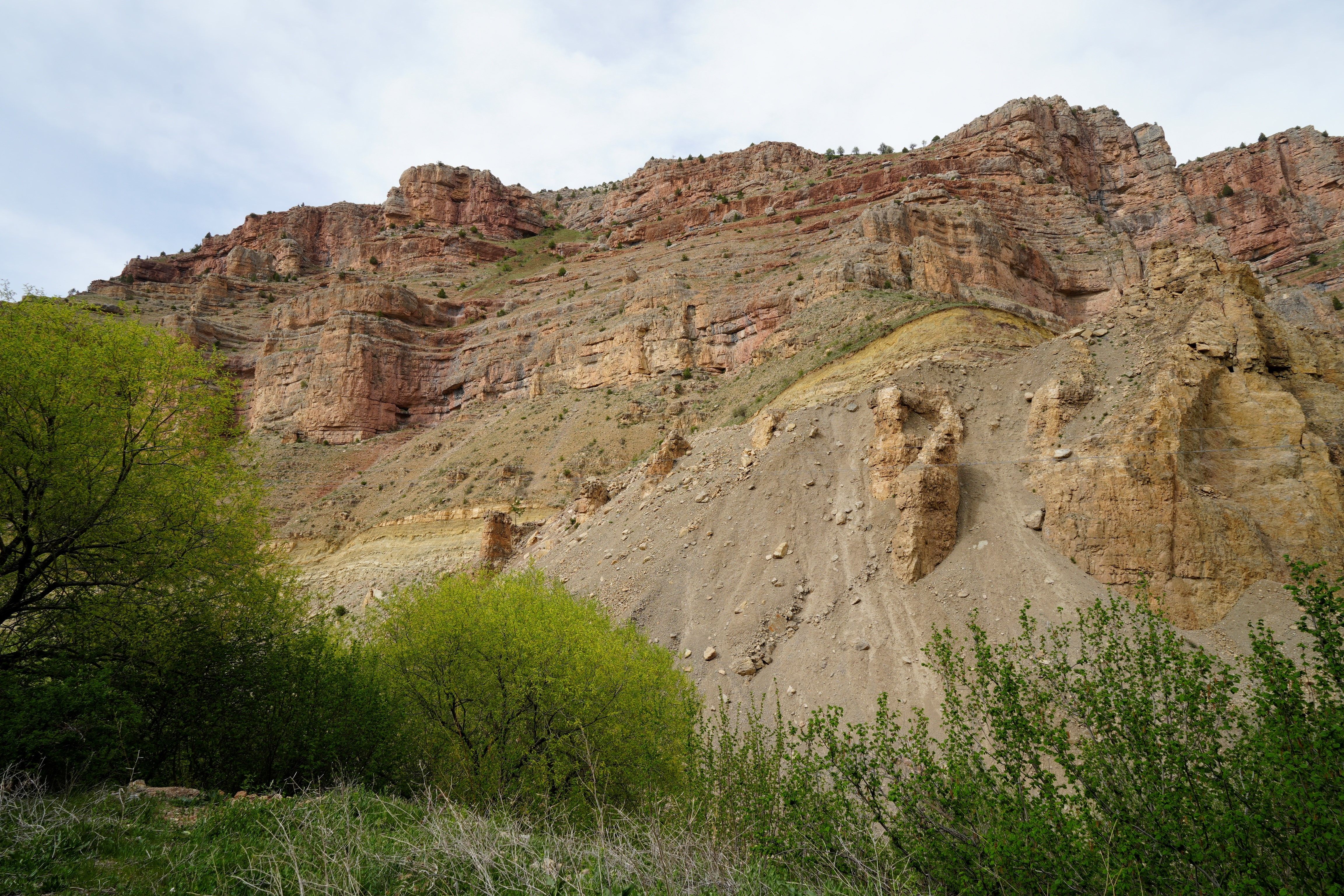 Milyonlarca yılda oluşan peribacalarına hafriyat döktüler! - 2. Resim