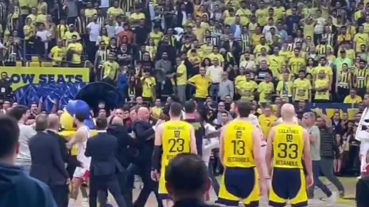Nefes kesen maçta kavga! Fenerbahçe ve Monacolu basketbolcular birbirine girdi - 2. Resim