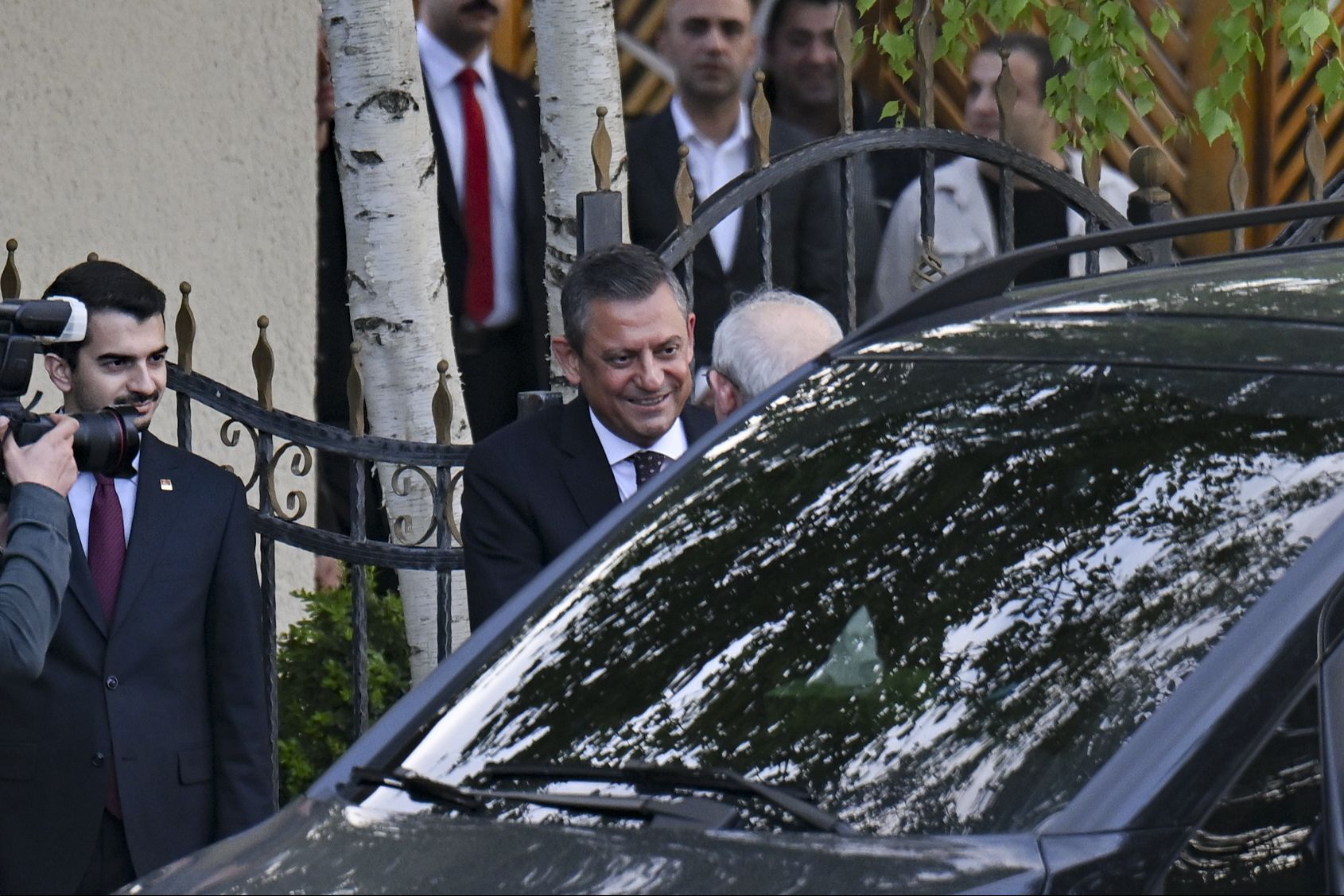 Özgür Özel-Kılıçdaroğlu görüşmesi başladı! İlk kareler geldi - 1. Resim