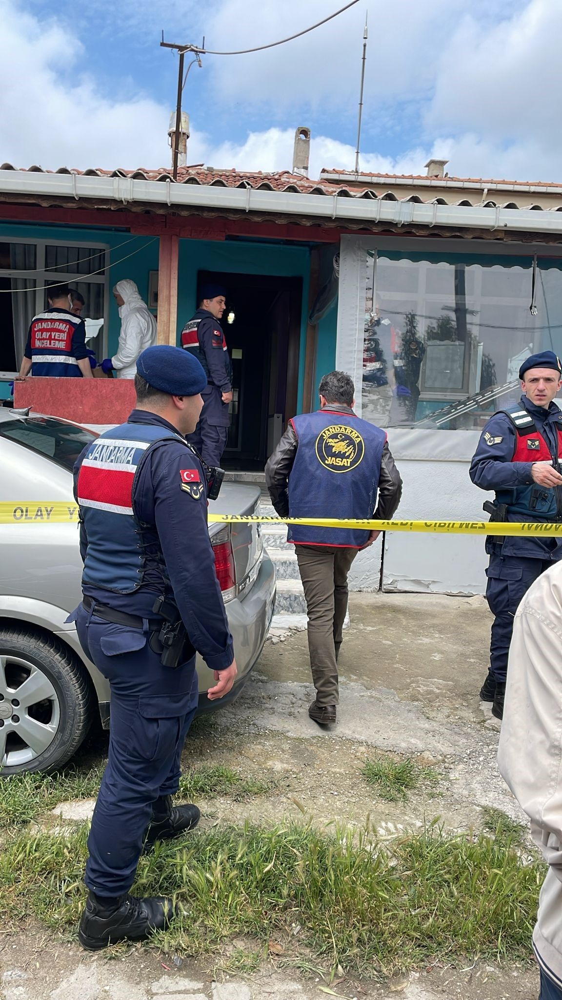 Silivri'de vahşet: Babasını boğazından bıçaklayarak öldürdü - 1. Resim