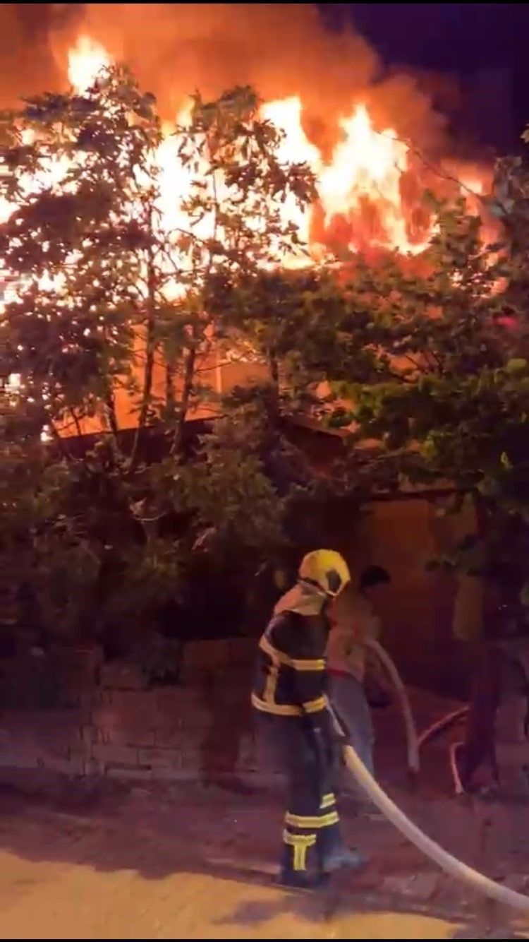 Yangın tüpü bomba gibi patladı, alevler göğe yükseldi! Yangın tüpü bomba gibi patladı, alevler göğe yükseldi! - 2. Resim