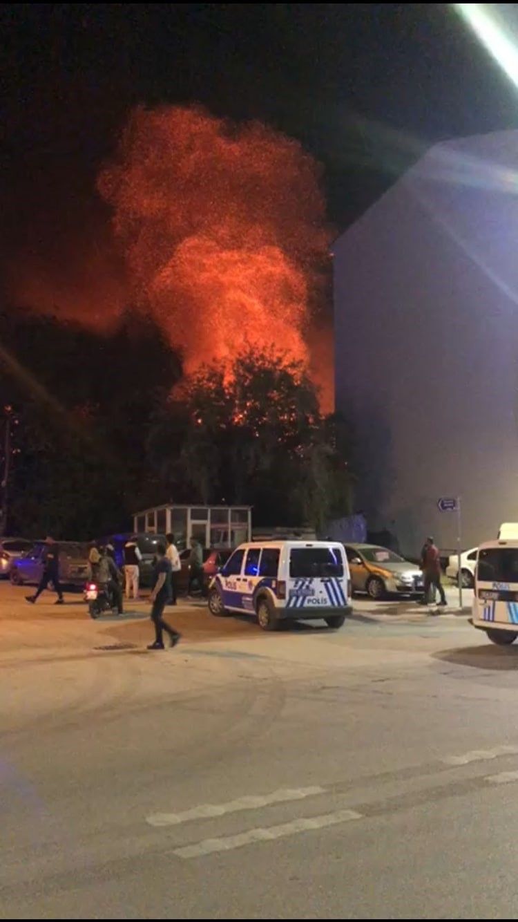 Yangın tüpü bomba gibi patladı, alevler göğe yükseldi! Yangın tüpü bomba gibi patladı, alevler göğe yükseldi! - 3. Resim