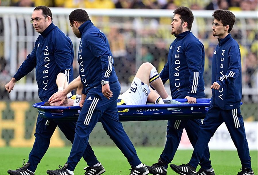 Beşiktaş derbisinde sakatlanan İsmail Yüksek EURO 2024'te oynayacak mı? Fenerbahçe'den flaş karar - 1. Resim