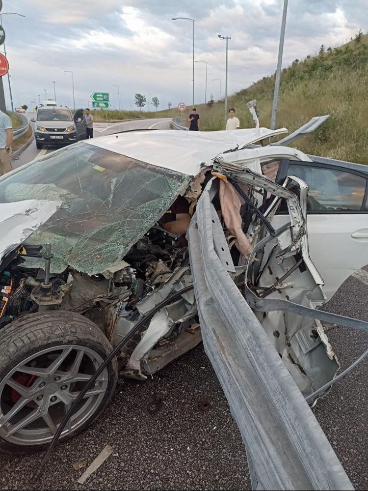 Bursa'da feci kaza! Baba öldü, anne ve çocukları ağır yaralı Bursa'da feci kaza! Baba öldü, anne ve çocukları ağır yaralı - 1. Resim
