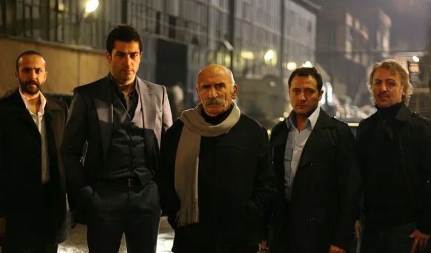 Ezel dizisi oyuncuları yıllar sonra bir arada! Gözler iki ismi aradı - 3. Resim