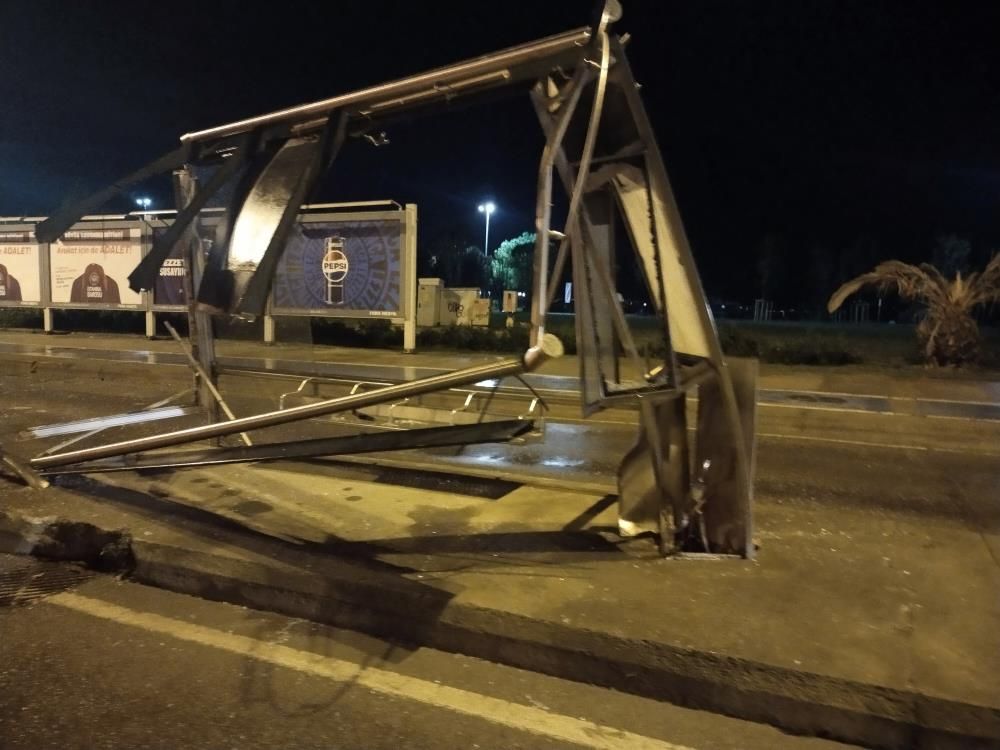 İstanbul'da gece yarısı feci kazalar peş peşe geldi! Ölü ve yaralılar var İstanbul'da gece yarısı feci kazalar peş peşe geldi! Ölü ve yaralılar var - 6. Resim