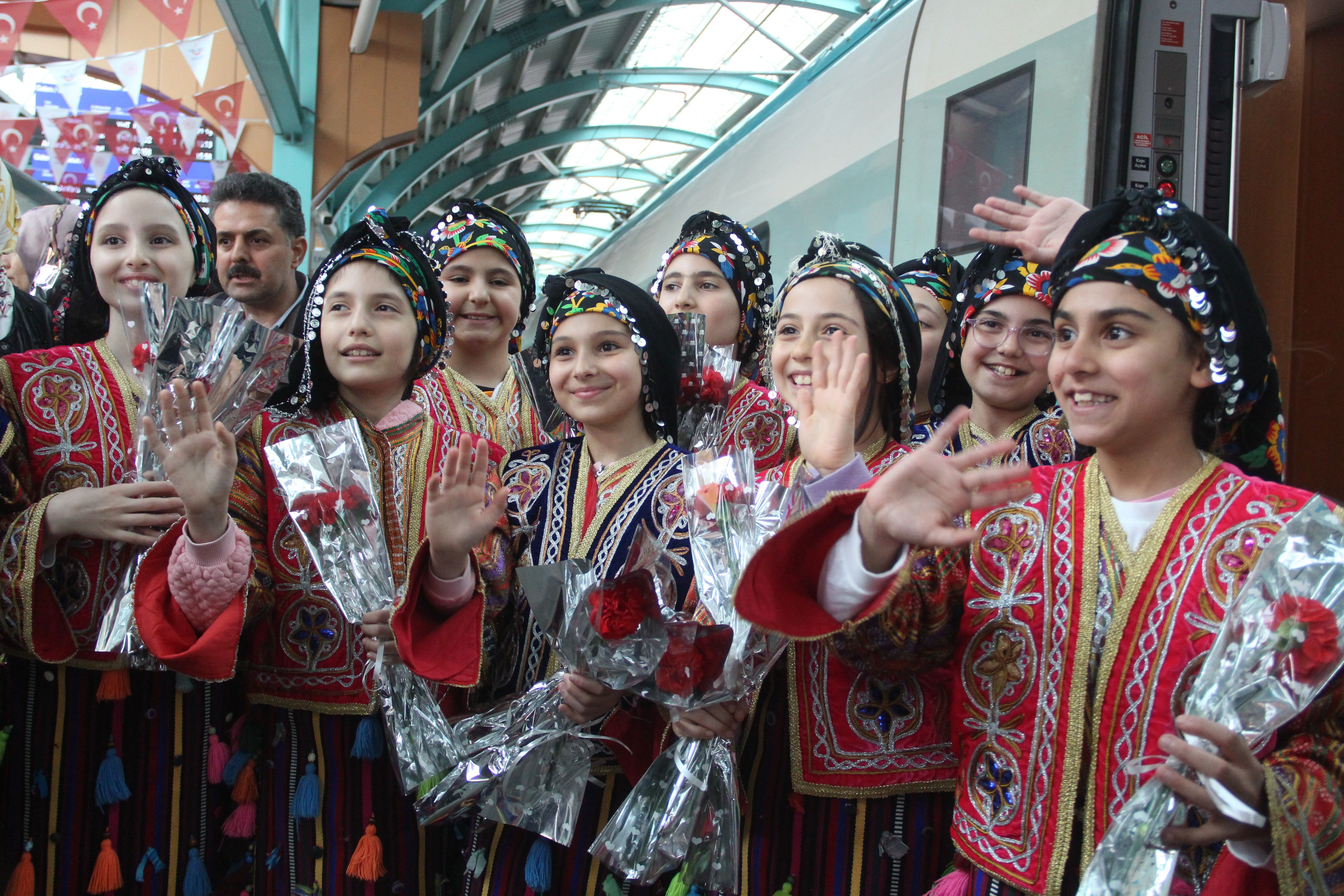 İstanbul'dan Sivas'a ekspres yolculuk! YHT seferi başladı, 7 saat daha kısaldı - 2. Resim