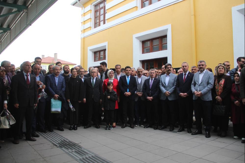 İstanbul'dan Sivas'a ekspres yolculuk! YHT seferi başladı, 7 saat daha kısaldı - 3. Resim