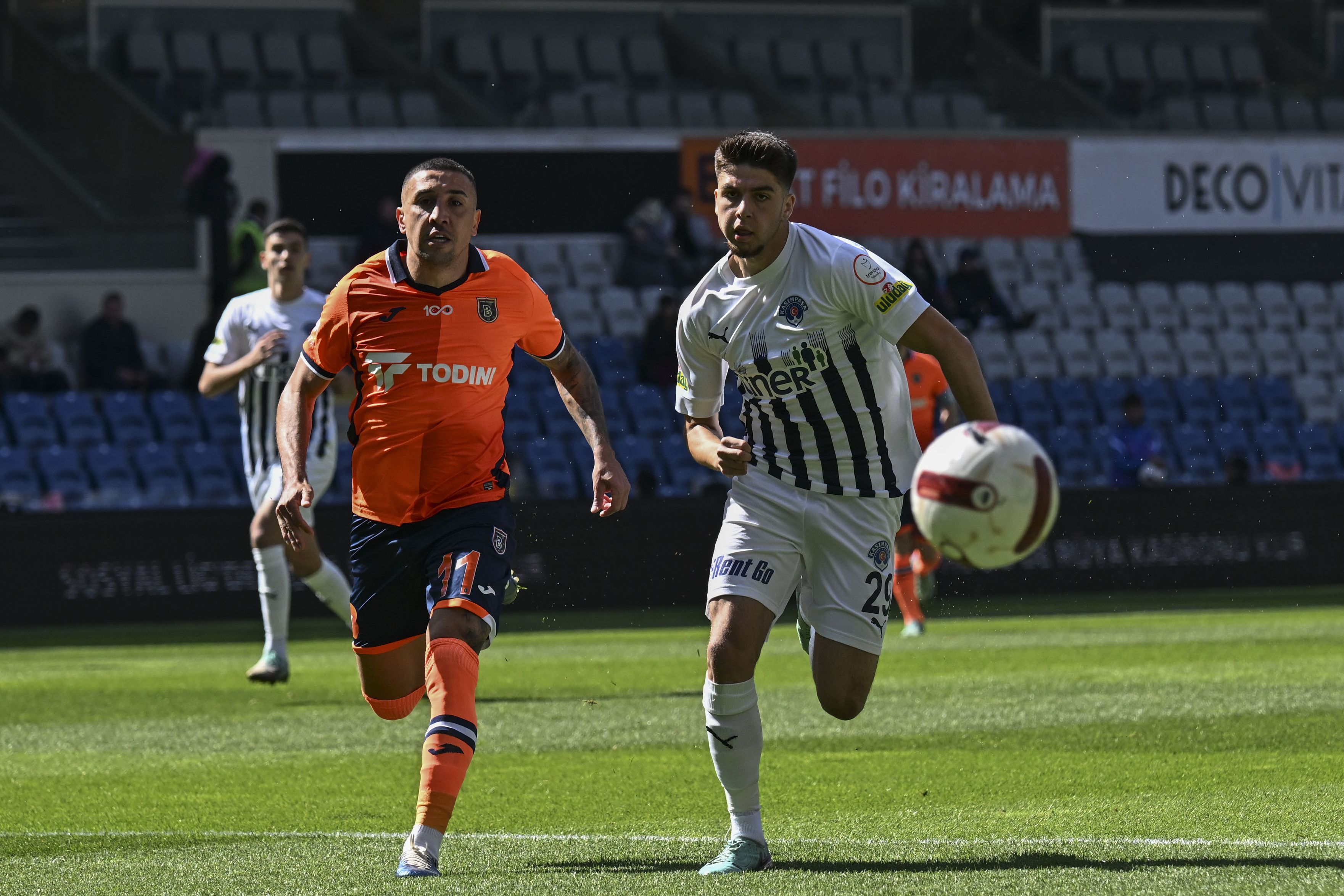 Başakşehir, Kasımpaşa'yı farklı geçti! Davidson attığı gollerle yıldızlaştı Başakşehir, Kasımpaşa'yı farklı geçti! Davidson attığı gollerle yıldızlaştı - 1. Resim