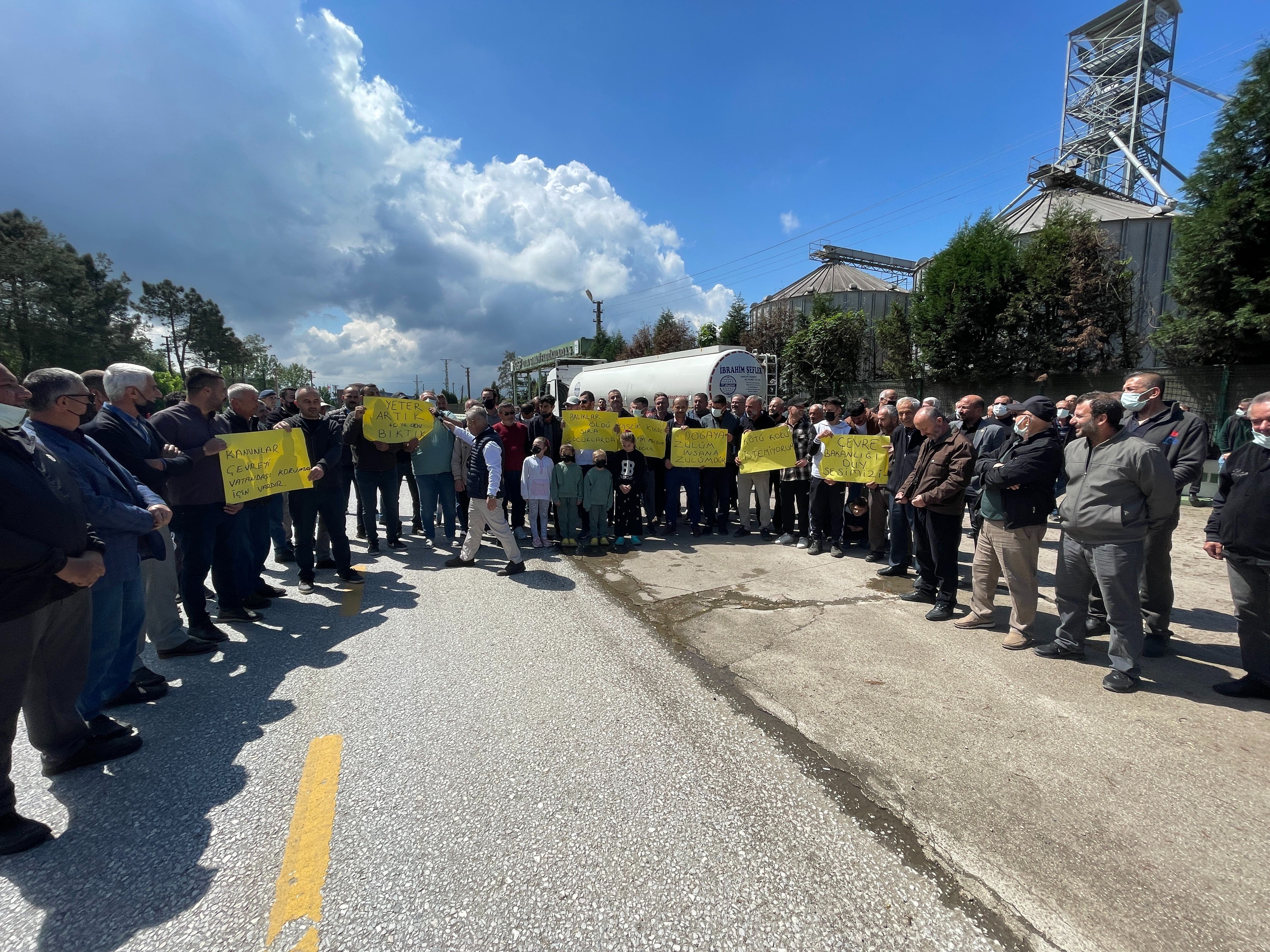 Burada insanlar sokakta gezerken maske takıyor: 40 yılın derdine çözüm için yürüdüler - 1. Resim