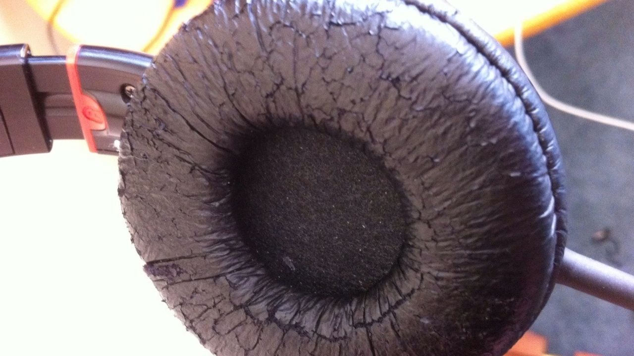 Kulaklık süngeri yırtılması: Korkulu rüya bitti! Kulaklık süngeri nasıl tamir edilir? - 1. Resim