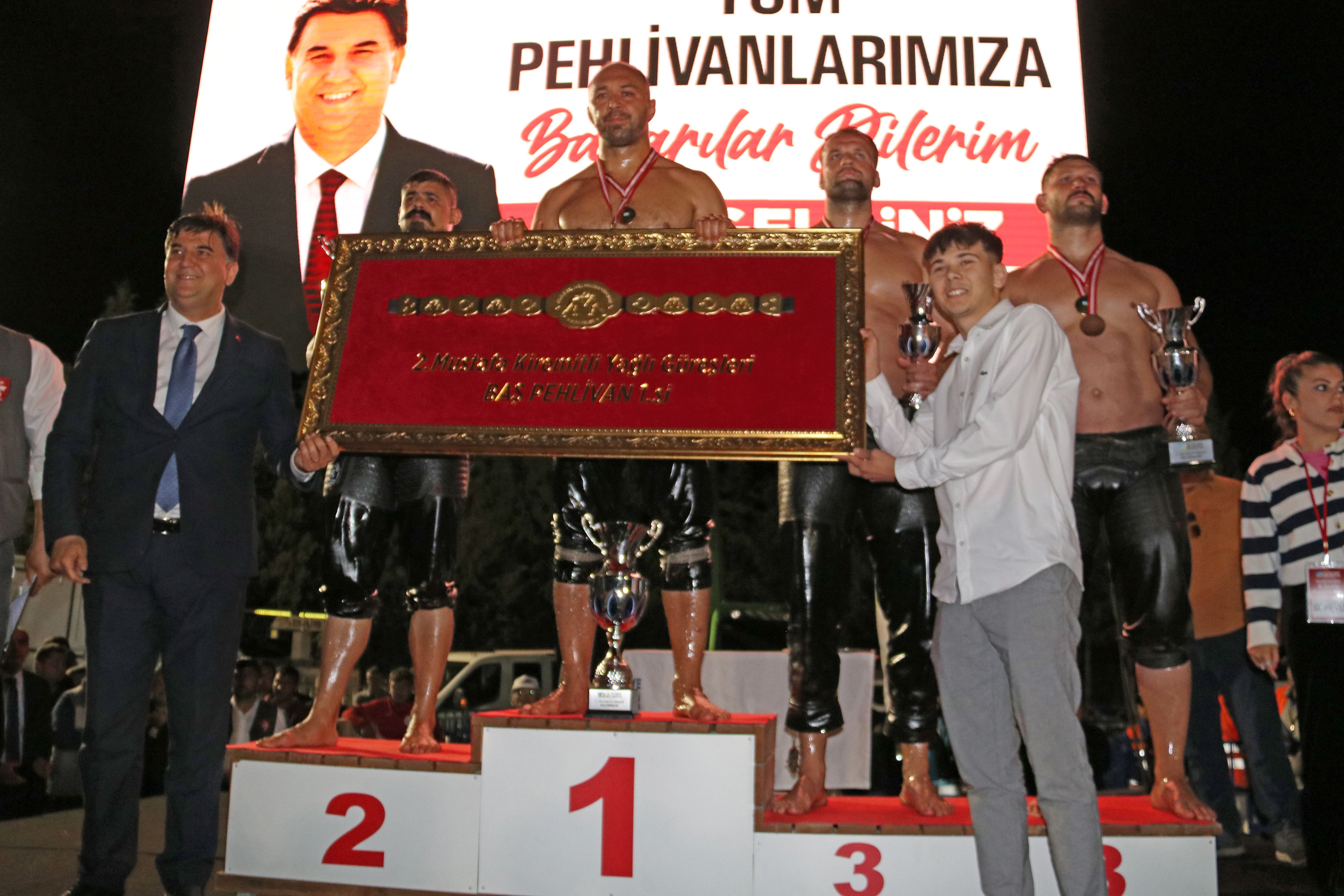 5, 5 milyona ağa oldu! Y&uuml;zlerce pehlivan er meydanında kozlarını paylaştı - 2. Resim