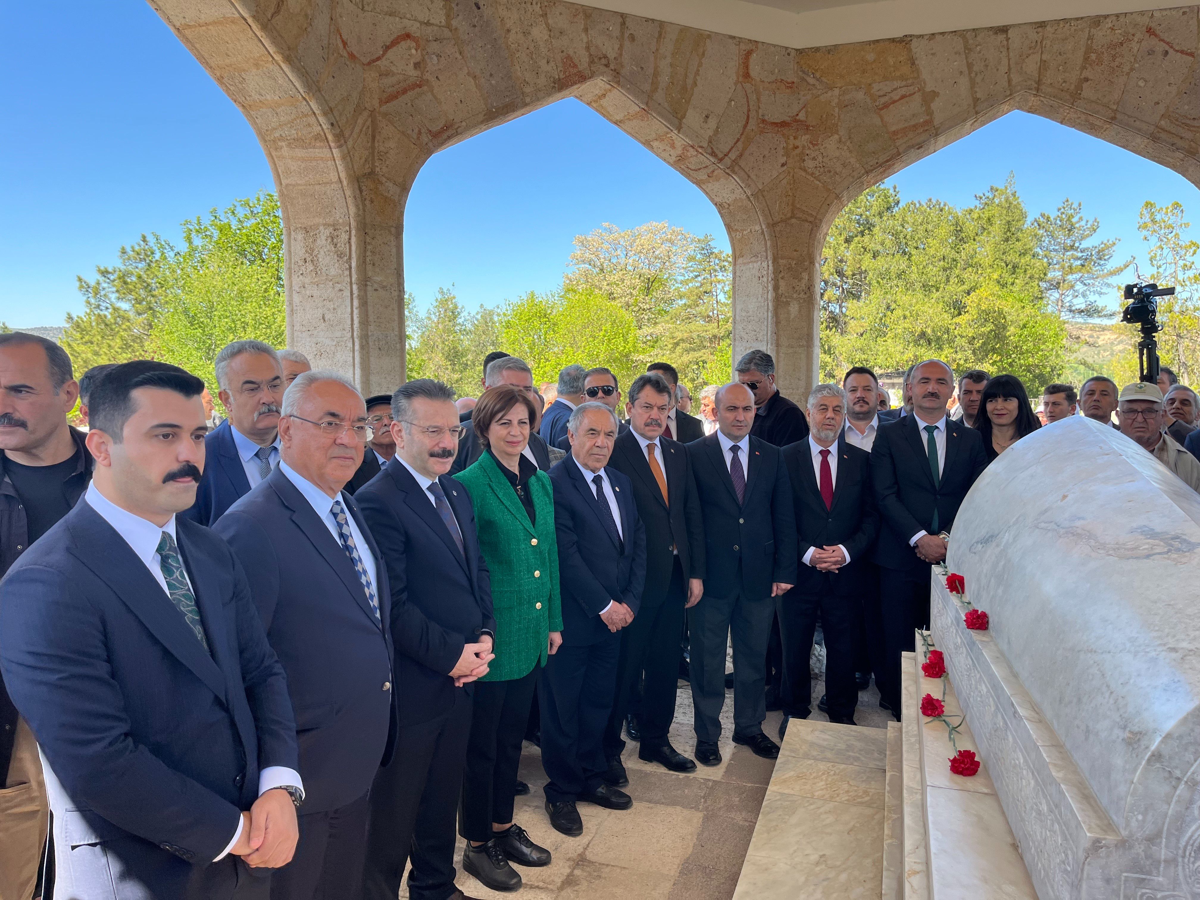 Ama hangi kabir? Yunus Emre yeni karşılama merkezi başında anıldı - 1. Resim