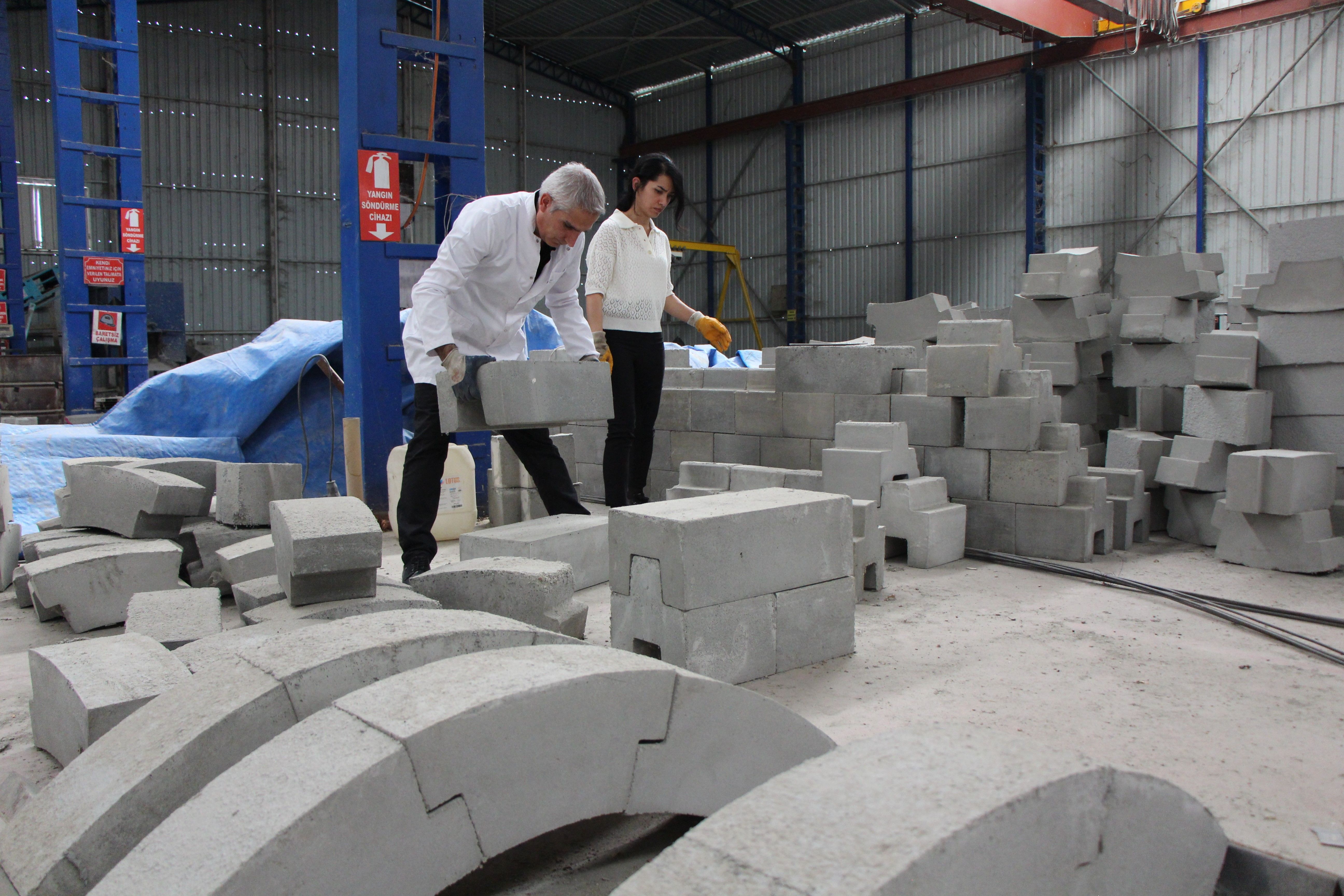 Askerler test etti, ‘lego beton' uçaksavar mermisini durdurdu! Askerler test etti, ‘lego beton' uçaksavar mermisini durdurdu! - 1. Resim