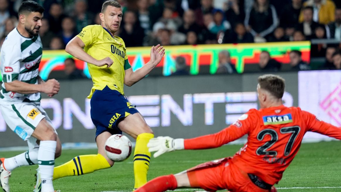 Fenerbahçe, Konya'da ağır yaralı! Galatasaray puan farkını 6 yaptı - 1. Resim