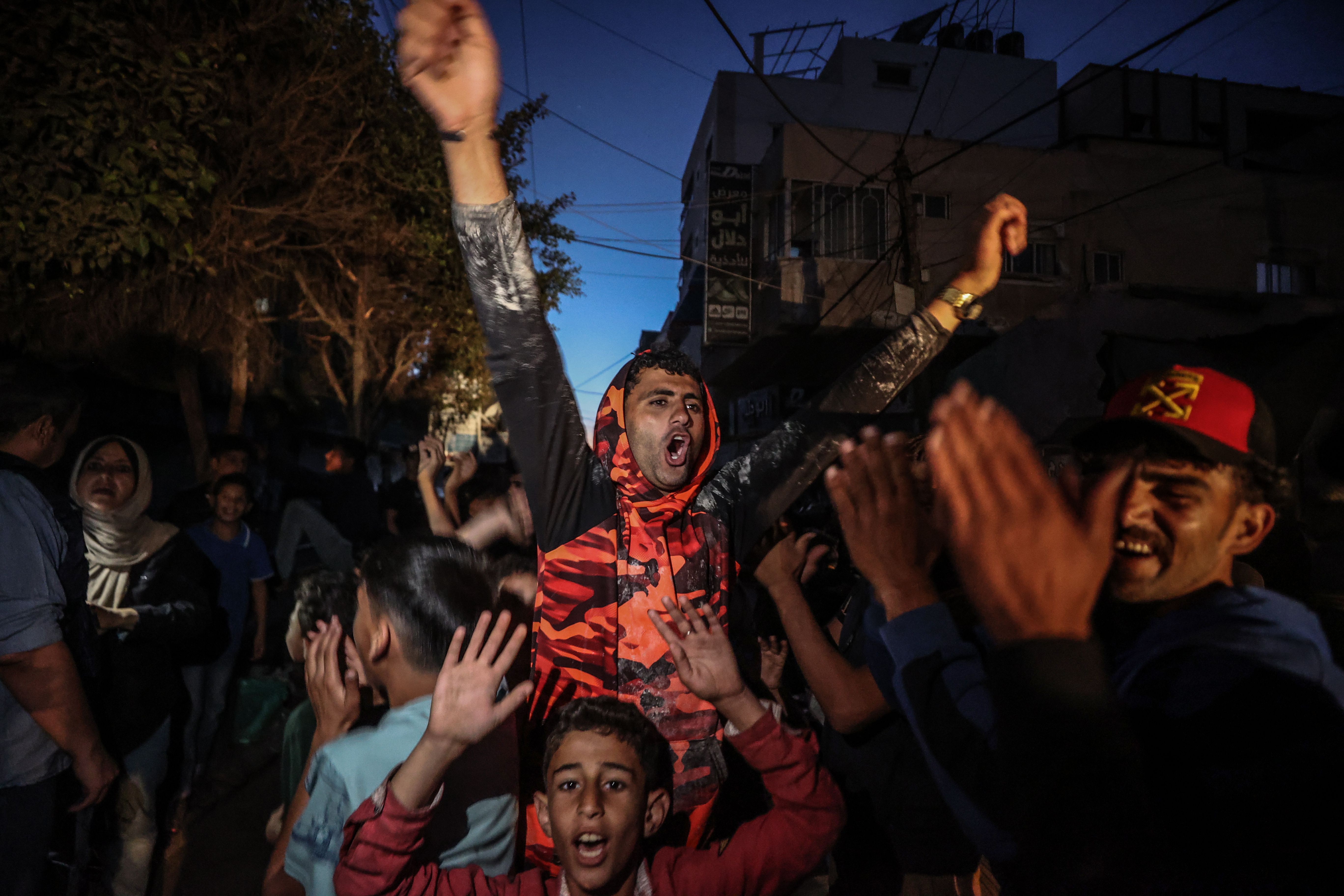 Gazze'de son durum... Filistinliler Hamas'ın ateşkesi kabul etmesini kutluyor Gazze'de son durum... Saldırı öncesi Biden'dan Netanyahu'ya son uyarı - 1. Resim