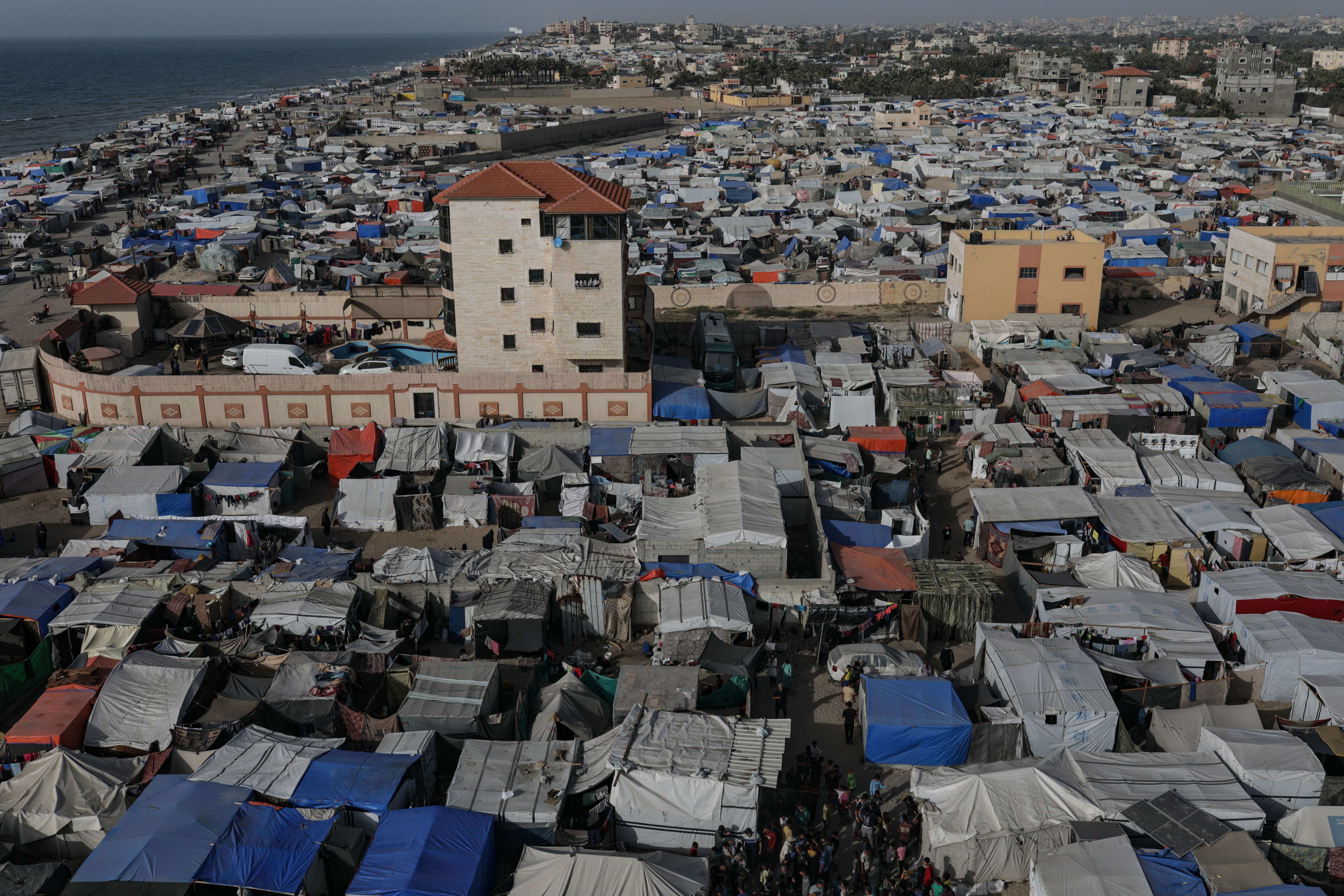İsrail, Refah'a girmeye hazırlanıyor! Filistinliler son sığınaklarından tahliye ediliyor - 3. Resim