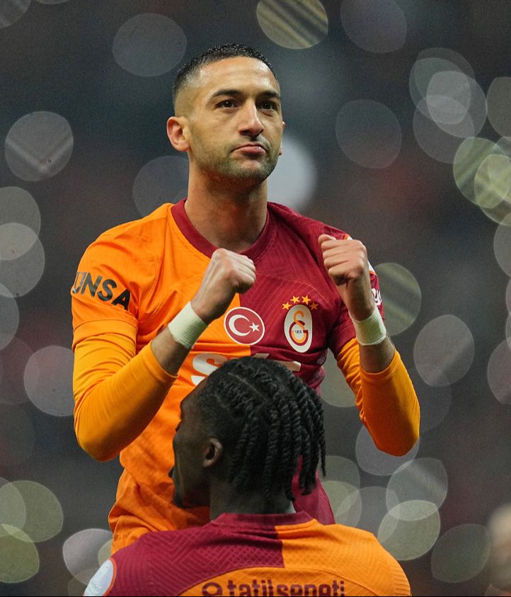 Maç sonundan Muslera'dan olay hareket Ziyech neye uğradığını şaşırdı! Kolundan tuttuğu gibi... - 1. Resim