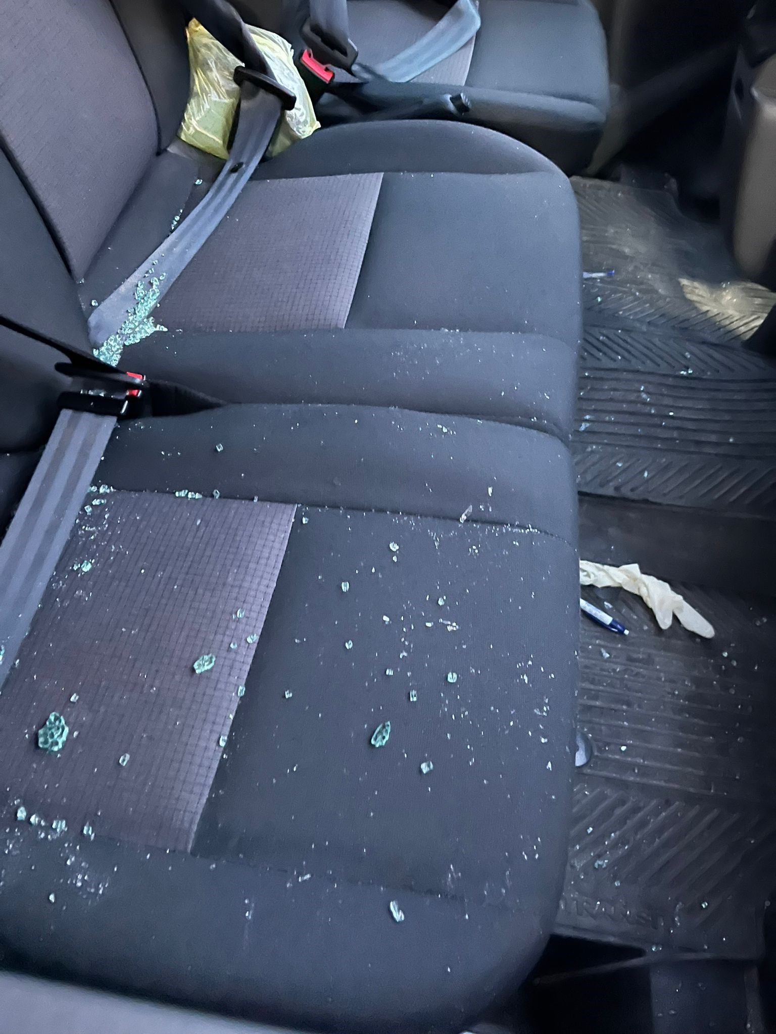 Sağlıkta şiddet bitmiyor! Hasta yakınları, 112 çalışanlarına kürekle saldırdı Sağlıkta şiddet bitmiyor! Hasta yakınları, 112 çalışanlarına kürekle saldırdı - 1. Resim