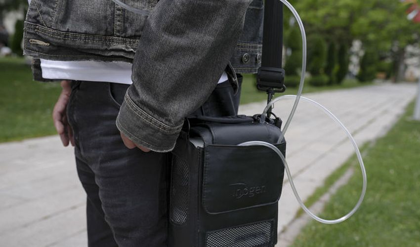 Akciğerini omzuna asılı çantasında taşıyor! ‘Başka çarem yok’ Akciğerini omzuna asılı çantasında taşıyor! ‘Başka çarem yok’ - 2. Resim