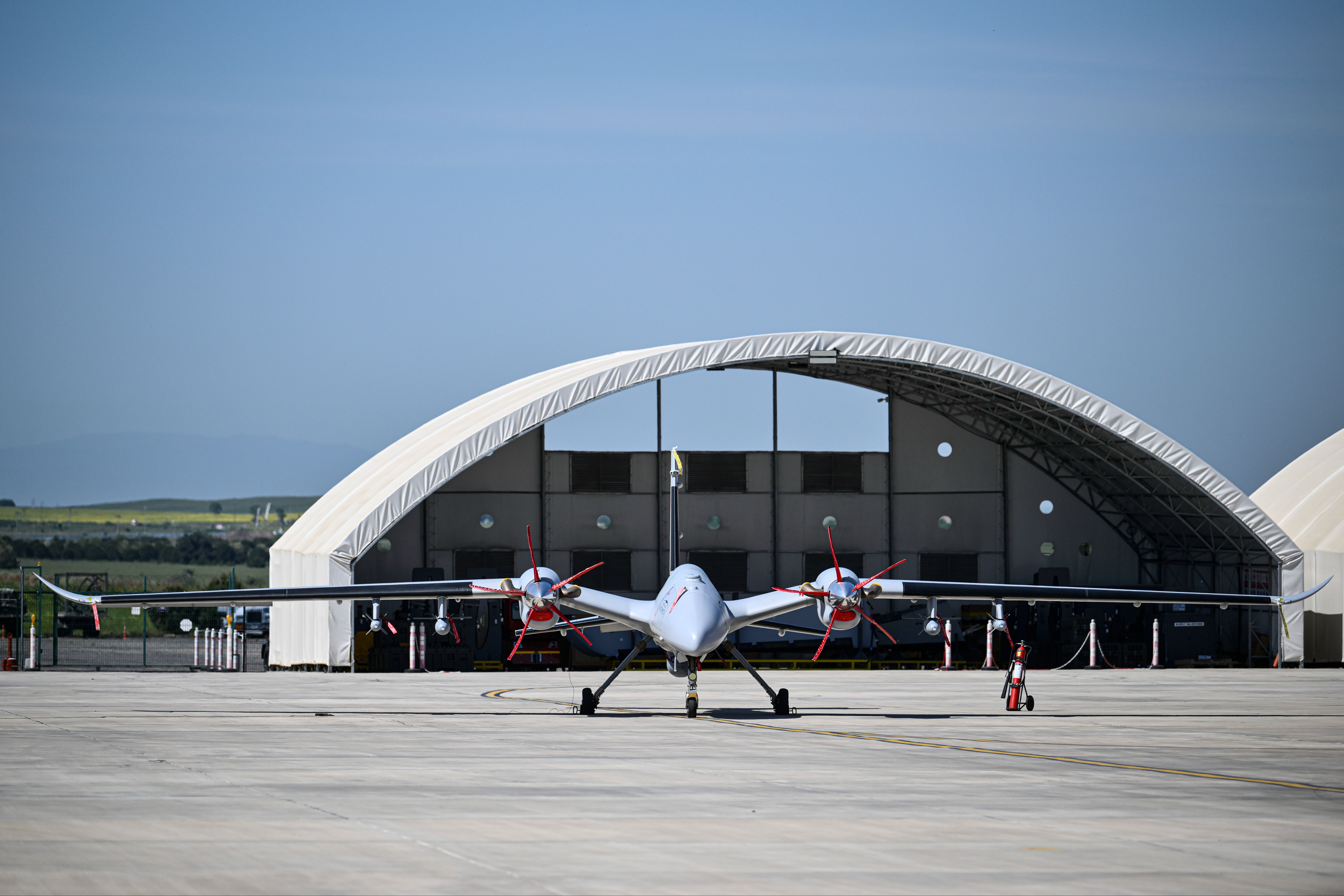 Bayraktar AKINCI’dan deniz hedeflerine tam isabet - 1. Resim