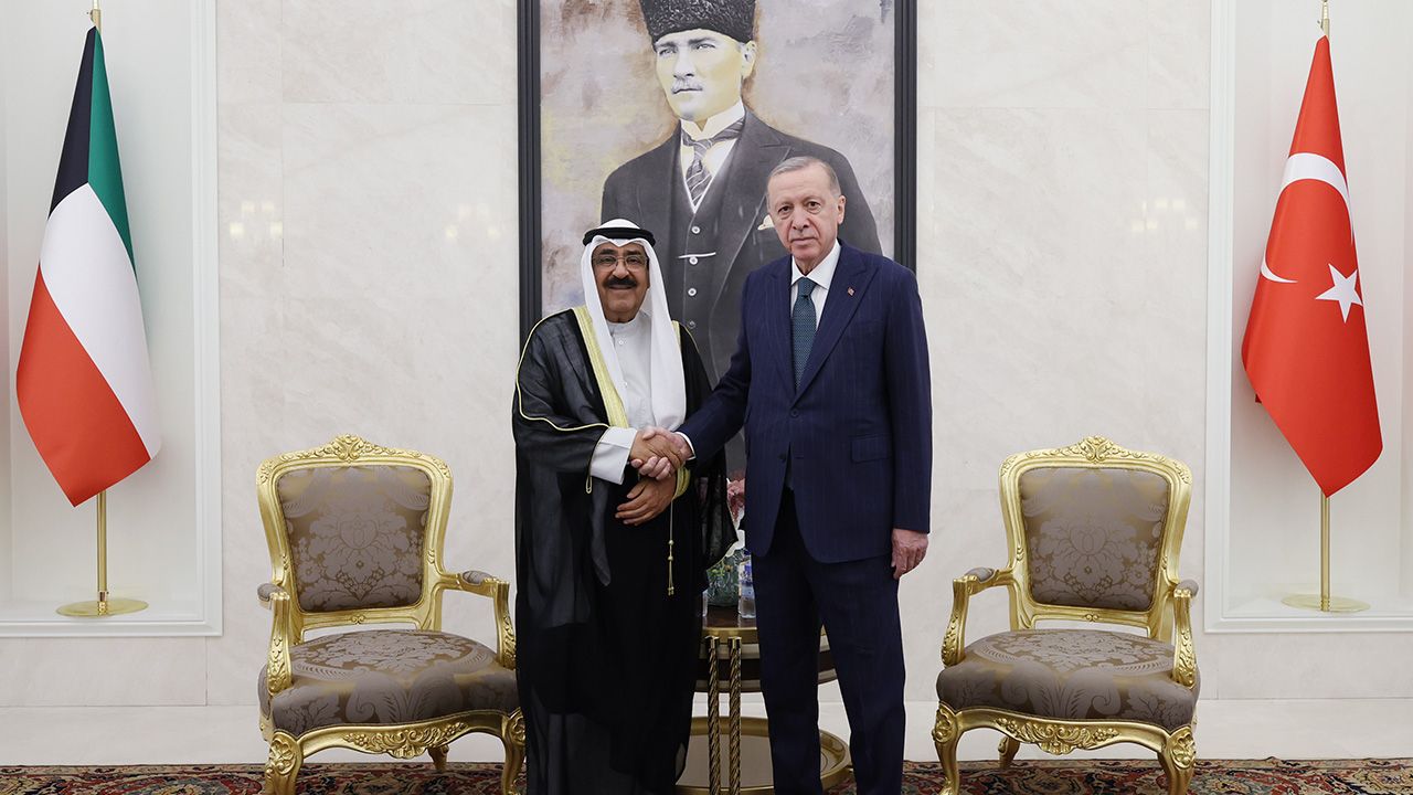 Cumhurbaşkanı Erdoğan havalimanında karşıladı! Kuveyt Emiri Meşal el-Ahmed el-Cabir es-Sabah Ankara'da - 2. Resim