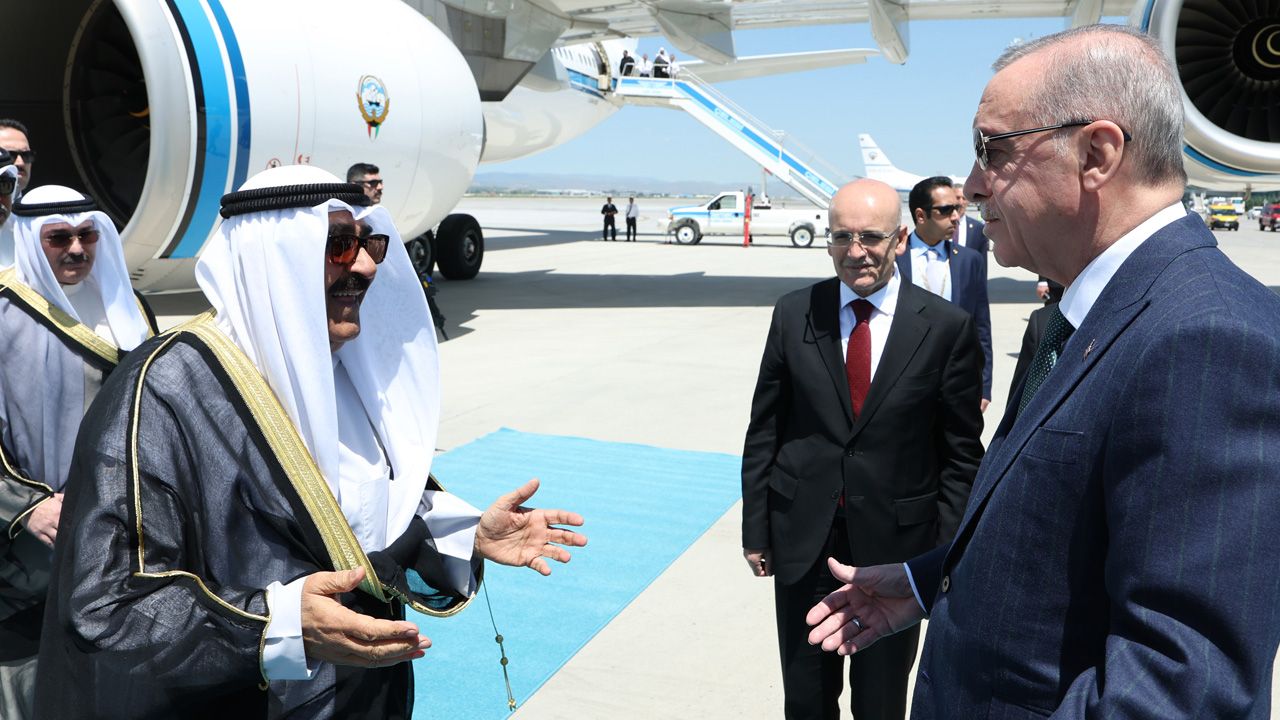 Cumhurbaşkanı Erdoğan havalimanında karşıladı! Kuveyt Emiri Meşal el-Ahmed el-Cabir es-Sabah Ankara'da - 1. Resim