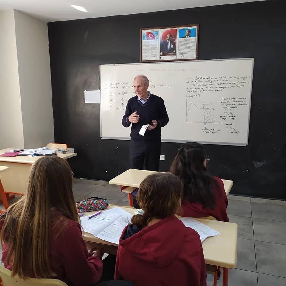 Eyüpsultan'da lisede korku dolu anlar! Okuldan atılan öğrenci müdüre kurşun yağdırdı Eyüpsultan'da lisede korku dolu anlar! Okuldan atılan öğrenci müdüre kurşun yağdırdı - 1. Resim