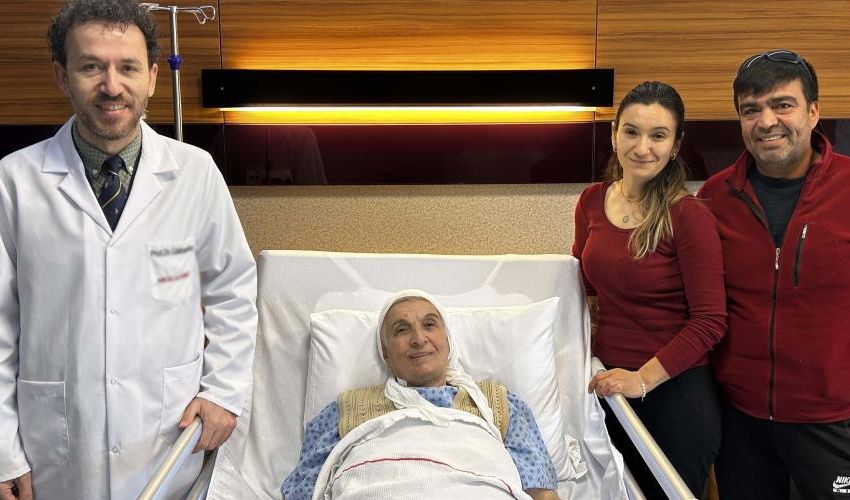 Göğüs ve sırt ağrısıyla hastaneye gitti, altından bambaşka bir şey çıktı Göğüs ve sırt ağrısıyla hastaneye gitti, altından bambaşka bir şey çıktı - 1. Resim