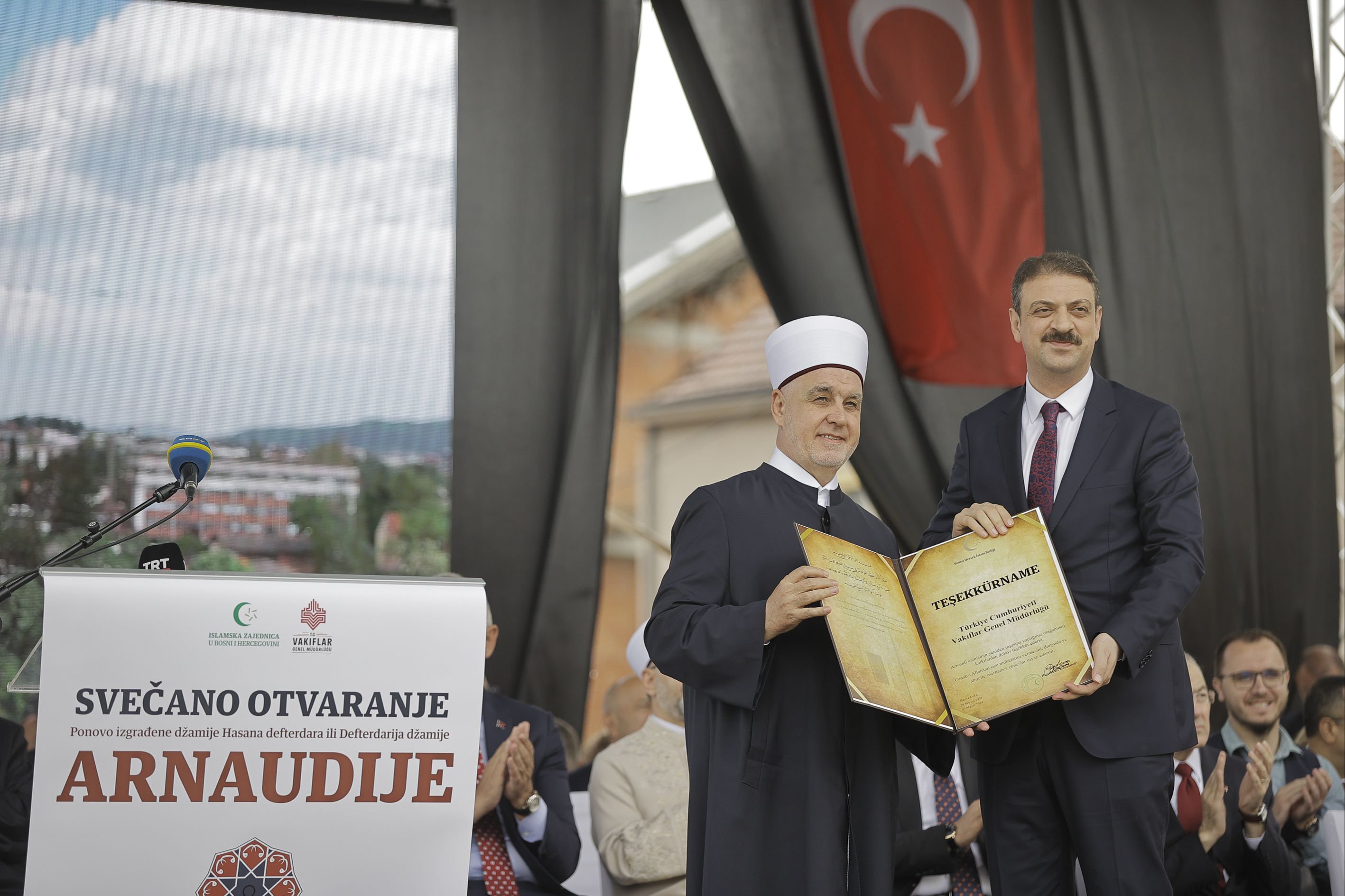 Sırplar yıktı, Türkler yaptı! 30 yıl önce yerle bir edilen Arnavudiye Camisi Türkiye'nin desteğiyle ibadete açıldı Sırplar yıktı, Türkler yaptı! 30 yıl önce yerle bir edilen Arnavudiye Camisi Türkiye'nin desteğiyle ibadete açıldı - 4. Resim